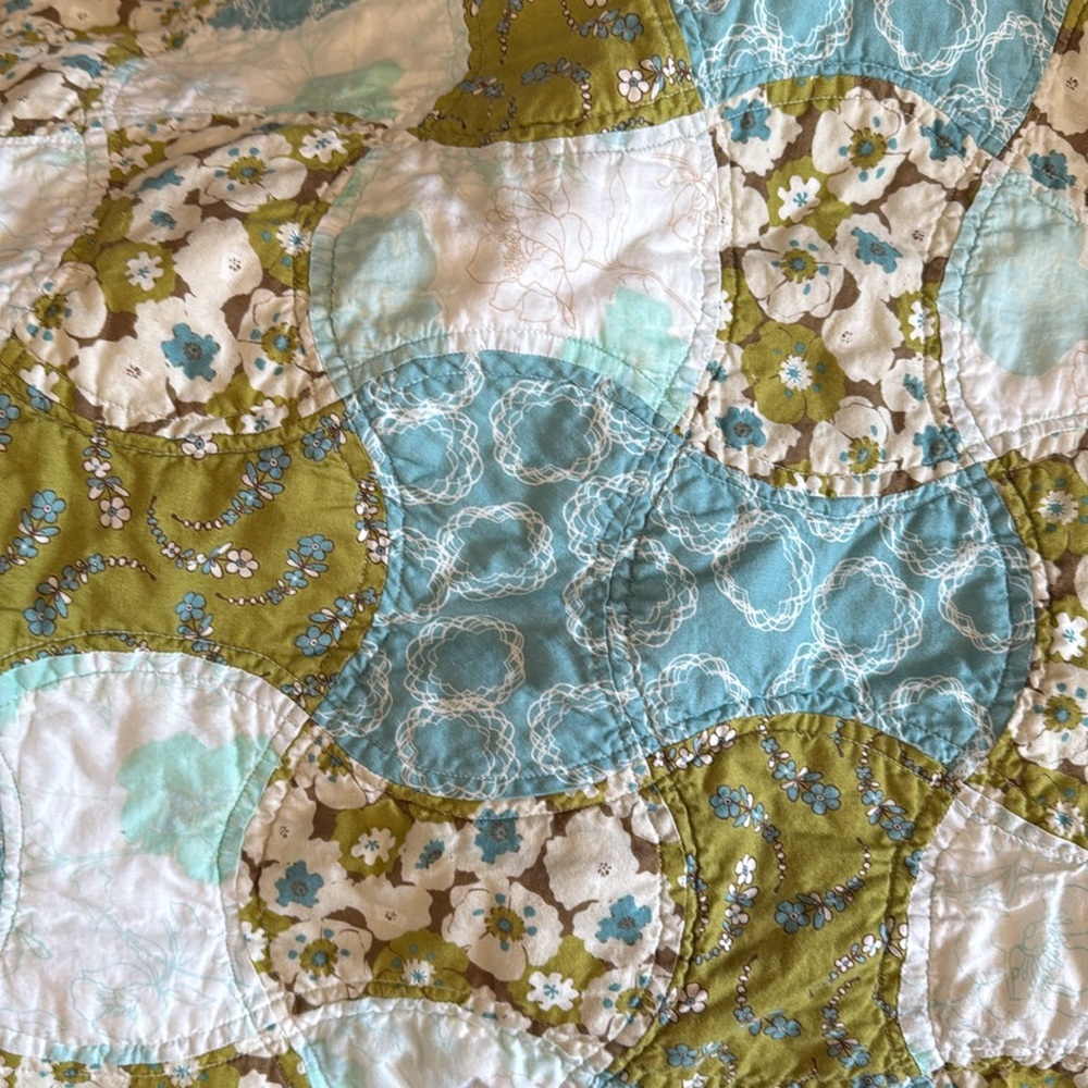 NWT blue and green apple core quilt